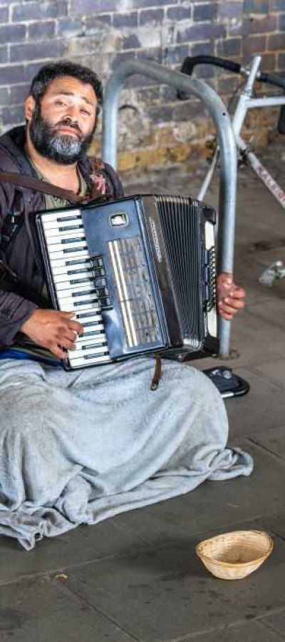 homeless-man-playing-accordion-london-nominated_t20_kR17lP-1-1.jpg